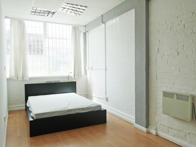  Image of 3 bedroom Apartment to rent in Long Street London E2 at London  Haggerston, E2 8HN