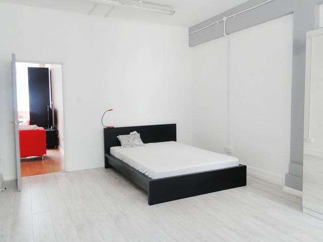  Image of 3 bedroom Apartment to rent in Long Street London E2 at London  Haggerston, E2 8HN