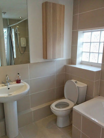  Image of 1 bedroom Flat to rent in Longley Road London SW17 at Tooting, SW17 9LA