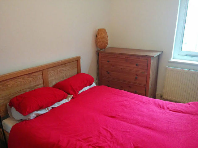  Image of 1 bedroom Flat to rent in Longley Road London SW17 at Tooting, SW17 9LA