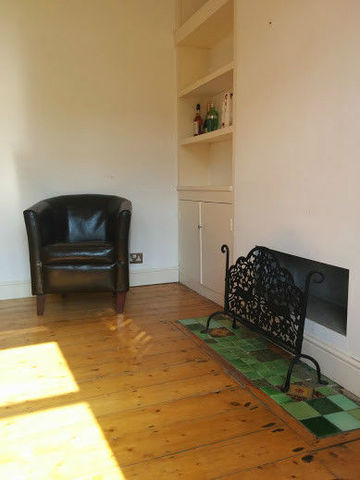  Image of 1 bedroom Flat to rent in Longley Road London SW17 at Tooting, SW17 9LA