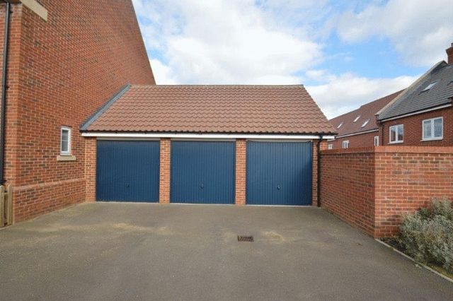 Image of 5 bedroom Semi-Detached house for sale in Lord Nelson Drive New Costessey Norwich NR5 at Lord Nelson Drive  Norwich, NR5 0UE