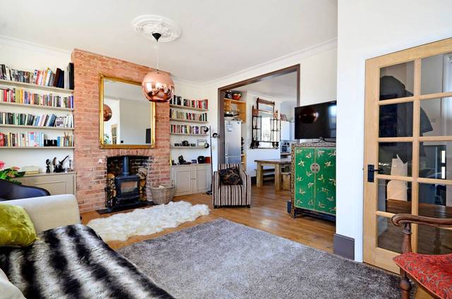  Image of 3 bedroom Flat to rent in Lordship Road London N16 at Lordship Road  Stoke Newington, N16 0QJ