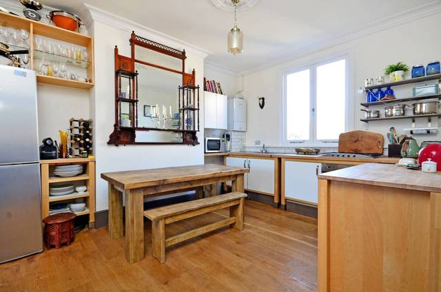  Image of 3 bedroom Flat to rent in Lordship Road London N16 at Lordship Road  Stoke Newington, N16 0QJ