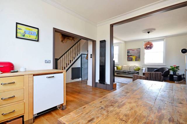  Image of 3 bedroom Flat to rent in Lordship Road London N16 at Lordship Road  Stoke Newington, N16 0QJ