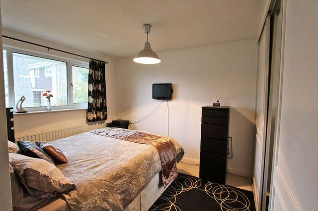  Image of 3 bedroom Terraced house for sale in Dunvegan Drive Southampton SO16 at Dunvegan Drive  Southampton, SO16 8DB