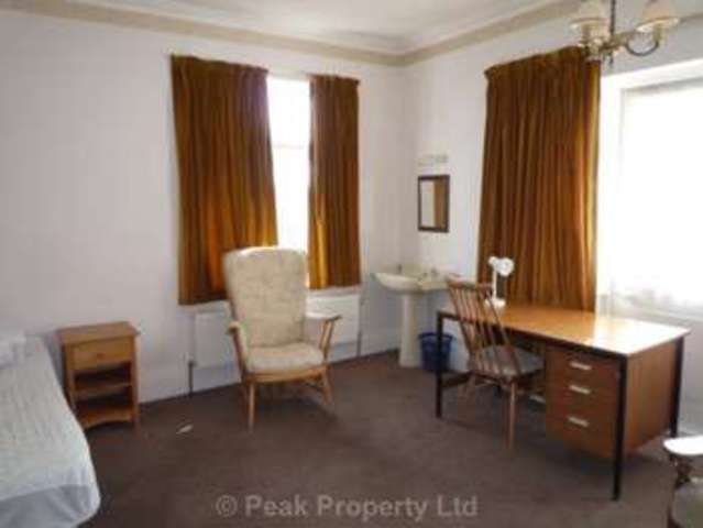  Image of 7 bedroom House Share to rent in Canewdon Road Westcliff-on-Sea SS0 at Canewdon Road  Westcliff On Sea, SS0 7NE