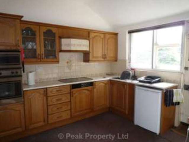  Image of 7 bedroom House Share to rent in Canewdon Road Westcliff-on-Sea SS0 at Canewdon Road  Westcliff On Sea, SS0 7NE
