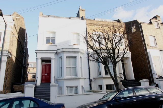  Image of 1 bedroom Flat to rent in Louvaine Road London SW11 at Louvaine Road  London, SW11 2AG