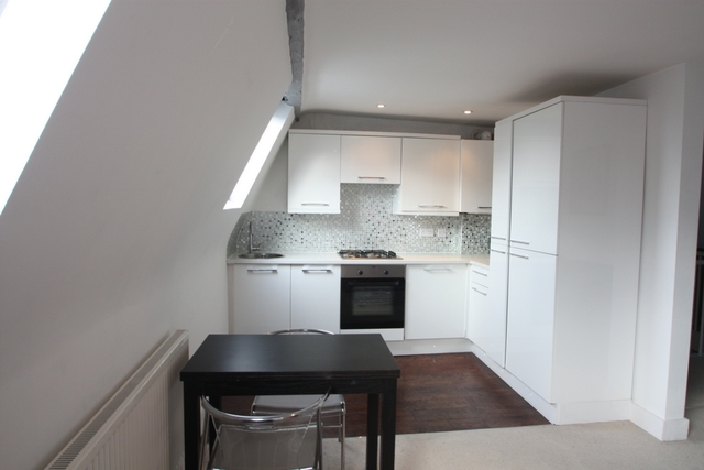  Image of 1 bedroom Flat to rent in Louvaine Road London SW11 at Louvaine Road  London, SW11 2AG