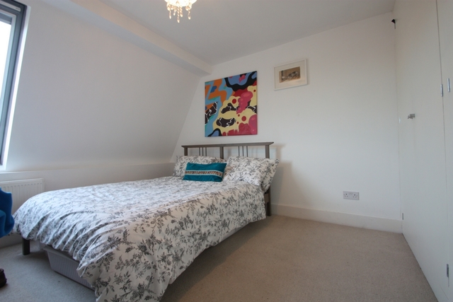  Image of 1 bedroom Flat to rent in Louvaine Road London SW11 at Louvaine Road  London, SW11 2AG
