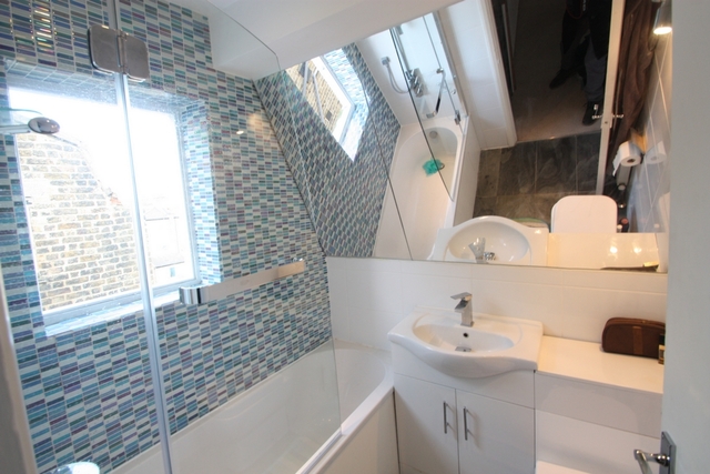  Image of 1 bedroom Flat to rent in Louvaine Road London SW11 at Louvaine Road  London, SW11 2AG