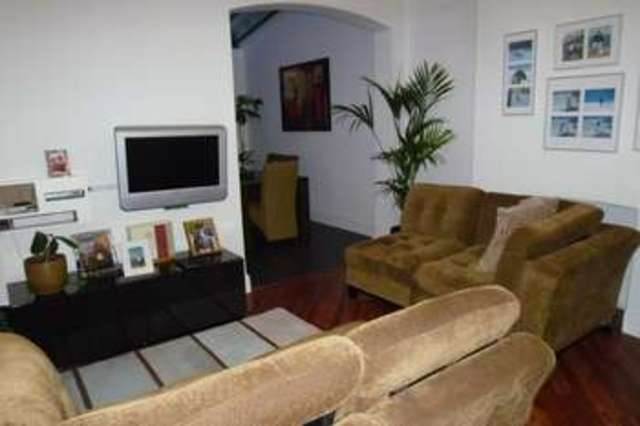  Image of 4 bedroom Terraced house to rent in Lovat Street Newport Pagnell MK16 at Newport Pagnell, MK16 0EF
