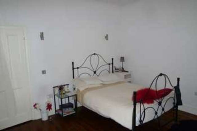  Image of 4 bedroom Terraced house to rent in Lovat Street Newport Pagnell MK16 at Newport Pagnell, MK16 0EF