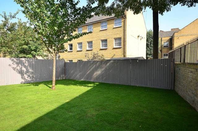  Image of 3 bedroom Flat for sale in Lower Clapton Road London E5 at Lower Clapton Road  Clapton, E5 0QR