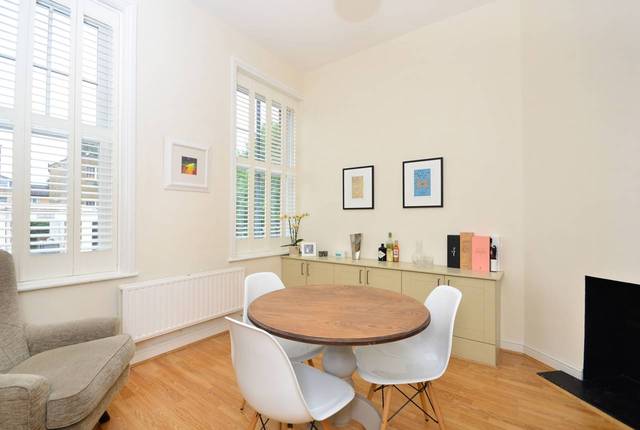  Image of 3 bedroom Flat for sale in Lower Clapton Road London E5 at Lower Clapton Road  Clapton, E5 0QX
