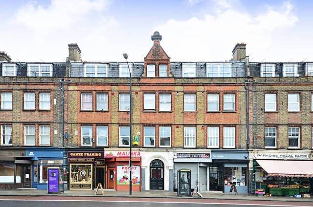  Image of 3 bedroom Flat for sale in Lower Clapton Road London E5 at Lower Clapton Road  Clapton, E5 0QX