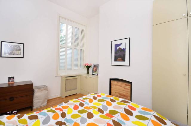  Image of 3 bedroom Flat for sale in Lower Clapton Road London E5 at Lower Clapton Road  Clapton, E5 0QX