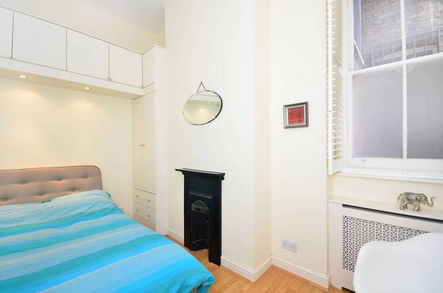  Image of 3 bedroom Flat for sale in Lower Clapton Road London E5 at Lower Clapton Road  Clapton, E5 0QX