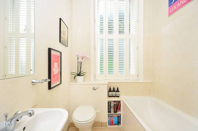  Image of 3 bedroom Flat for sale in Lower Clapton Road London E5 at Lower Clapton Road  Clapton, E5 0QX