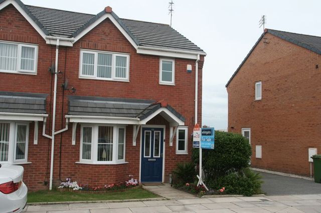  Image of 3 bedroom Semi-Detached house to rent in Lunt Avenue Bootle L30 at Lunt Avenue  Netherton, L30 1RT