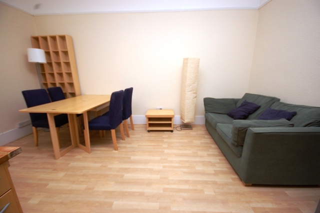  Image of 3 bedroom Flat to rent in Lutton Place Edinburgh EH8 at Newington Edinburgh Edinburgh, EH8 9PD