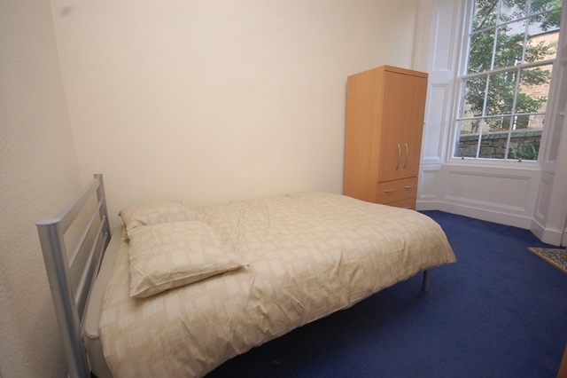  Image of 3 bedroom Flat to rent in Lutton Place Edinburgh EH8 at Newington Edinburgh Edinburgh, EH8 9PD