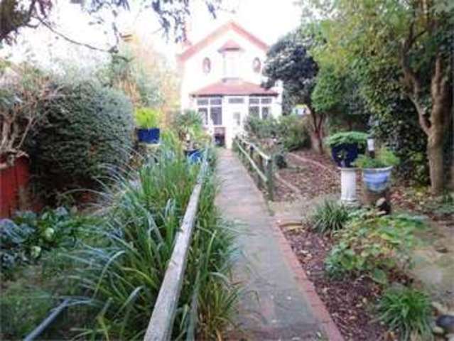  Image of 3 bedroom Cottage for sale in Lymington Avenue Leigh-on-Sea SS9 at Lymington avenue Leigh on sea Leigh-on-Sea, SS9 2AU