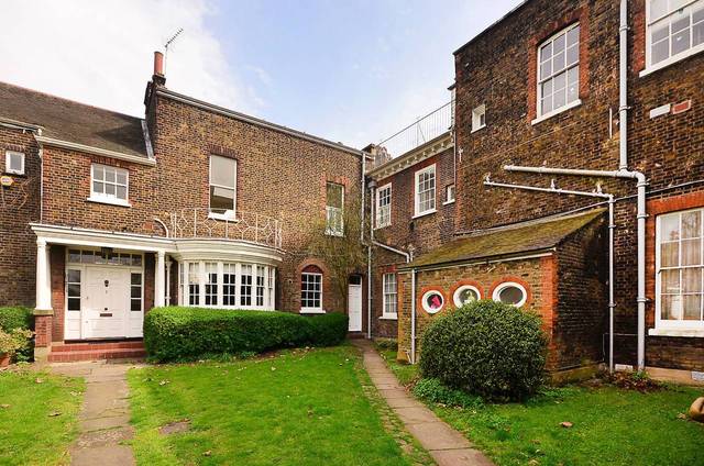  Image of 3 bedroom Flat to rent in Chesterfield Walk London SE10 at Macartney House  Greenwich, SE10 8HJ