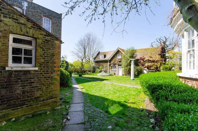  Image of 3 bedroom Flat to rent in Chesterfield Walk London SE10 at Macartney House  Greenwich, SE10 8HJ