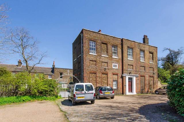  Image of 3 bedroom Flat to rent in Chesterfield Walk London SE10 at Macartney House  Greenwich, SE10 8HJ