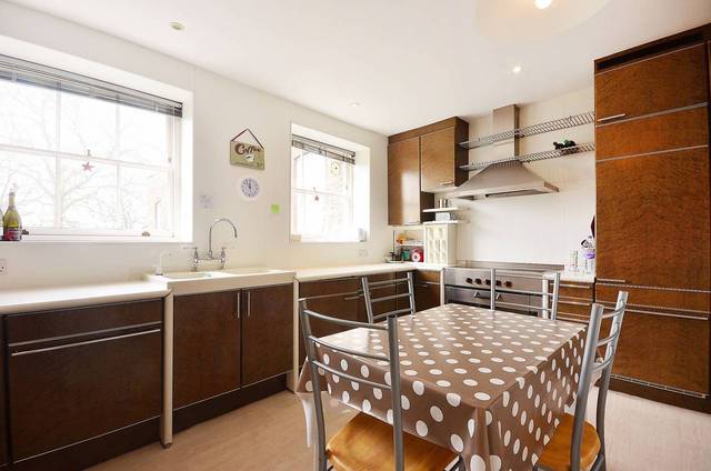  Image of 3 bedroom Flat to rent in Chesterfield Walk London SE10 at Macartney House  Greenwich, SE10 8HJ
