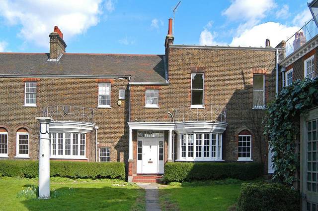  Image of 3 bedroom Flat to rent in Chesterfield Walk London SE10 at Macartney House  Greenwich, SE10 8HJ