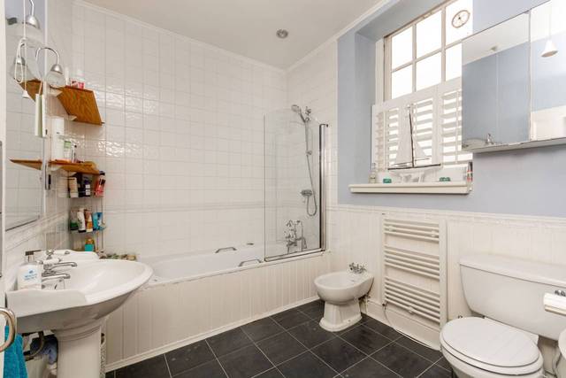  Image of 3 bedroom Flat to rent in Chesterfield Walk London SE10 at Macartney House  Greenwich, SE10 8HJ