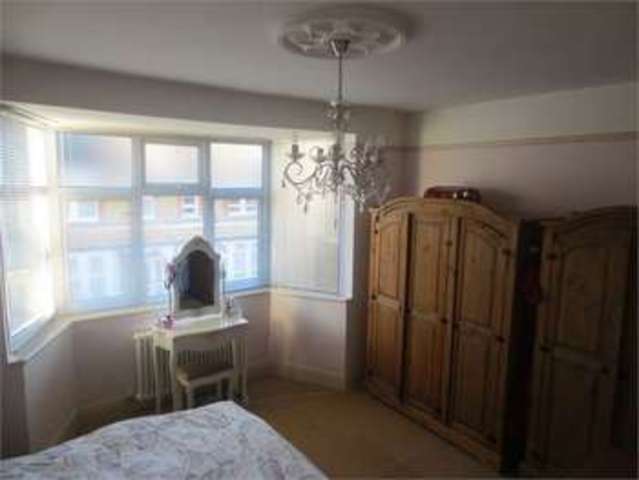  Image of 4 bedroom Semi-Detached house for sale in Macdonald Avenue Westcliff-on-Sea SS0 at MacDonald avenue Westcliff on sea Prittlewell, SS0 9BS