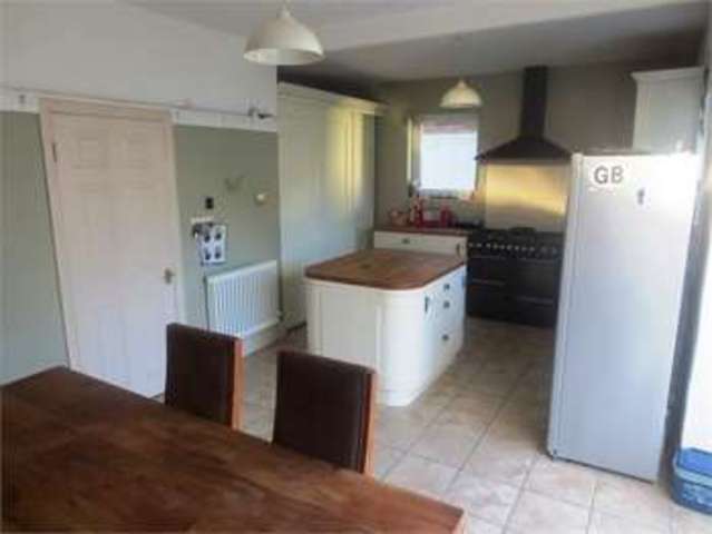  Image of 4 bedroom Semi-Detached house for sale in Macdonald Avenue Westcliff-on-Sea SS0 at MacDonald avenue Westcliff on sea Prittlewell, SS0 9BS