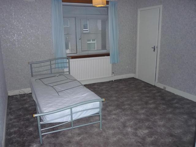  Image of 3 bedroom Flat to rent in Main Street Crossgates Cowdenbeath KY4 at Cowdenbeath Fife Fife, KY4 8AJ