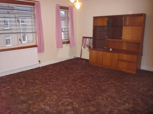  Image of 3 bedroom Flat to rent in Main Street Crossgates Cowdenbeath KY4 at Cowdenbeath Fife Fife, KY4 8AJ