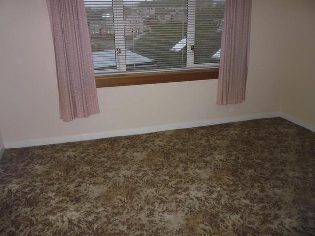  Image of 3 bedroom Flat to rent in Main Street Crossgates Cowdenbeath KY4 at Cowdenbeath Fife Fife, KY4 8AJ