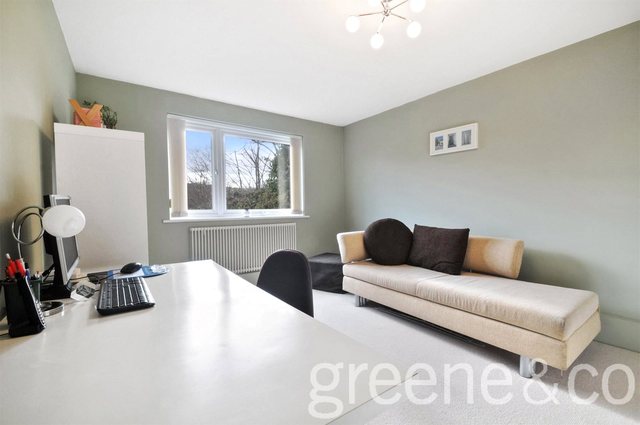  Image of 2 bedroom Flat to rent in Park Road London N8 at 161 Park Road London Hornsey, N8 8JZ