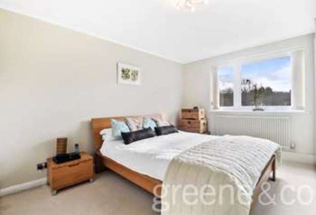  Image of 2 bedroom Flat to rent in Park Road London N8 at Crouch End London Hornsey, N8 8JZ