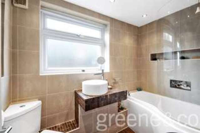  Image of 2 bedroom Flat to rent in Park Road London N8 at Crouch End London Hornsey, N8 8JZ