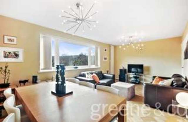  Image of 2 bedroom Flat to rent in Park Road London N8 at Crouch End London Hornsey, N8 8JZ