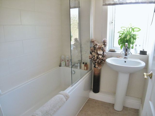  Image of 3 bedroom Semi-Detached house for sale in Malkin Avenue Radcliffe-on-Trent Nottingham NG12 at Malkin Avenue Radcliffe-on-Trent Nottingham, NG12 1DP