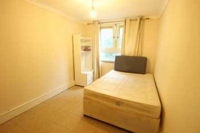  Image of 3 bedroom Flat to rent in Oak Lane London E14 at Oak Lane  London, E14 8BS