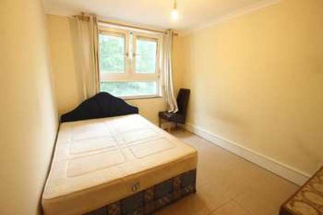  Image of 3 bedroom Flat to rent in Oak Lane London E14 at Oak Lane  London, E14 8BS