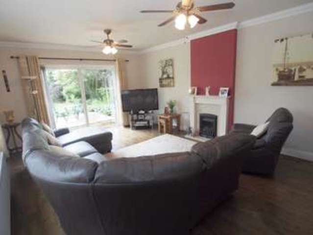  Image of 3 bedroom Detached house for sale in Manchester Road Chapel-En-Le-Frith High Peak SK23 at Chapel-en-le-Frith  High Peak, SK23 9SR