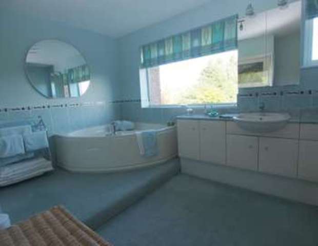  Image of 4 bedroom Detached house for sale in Manchester Road Chapel-En-Le-Frith High Peak SK23 at Chapel-en-le-Frith  High Peak, SK23 9TP