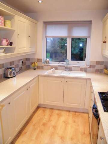  Image of 2 bedroom Flat to rent in Manor Court Golborne Warrington WA3 at Manor Avenue Lowton Warrington, WA3 3JF