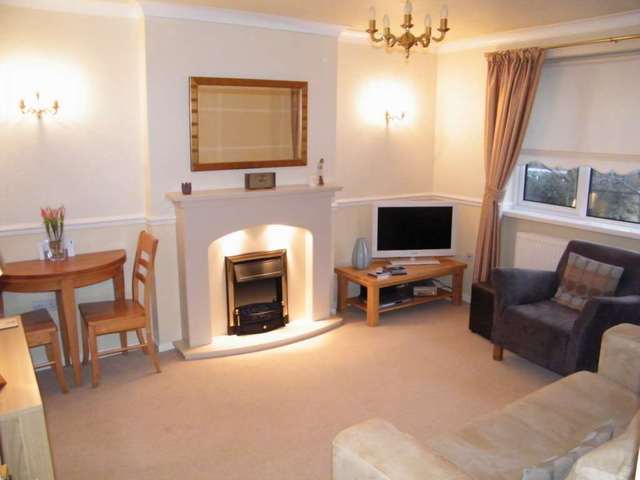  Image of 2 bedroom Flat to rent in Manor Court Golborne Warrington WA3 at Manor Avenue Lowton Warrington, WA3 3JF